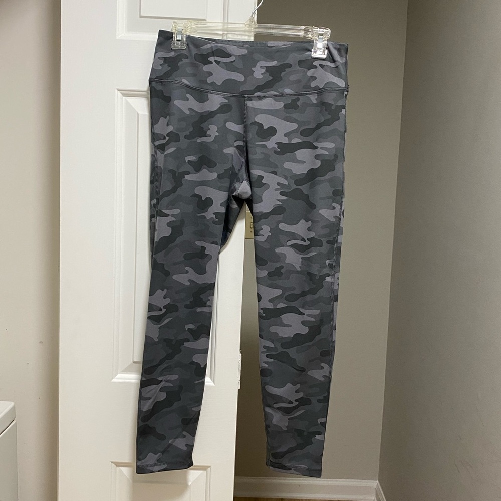 Danskin Camo Print Leggings Gray